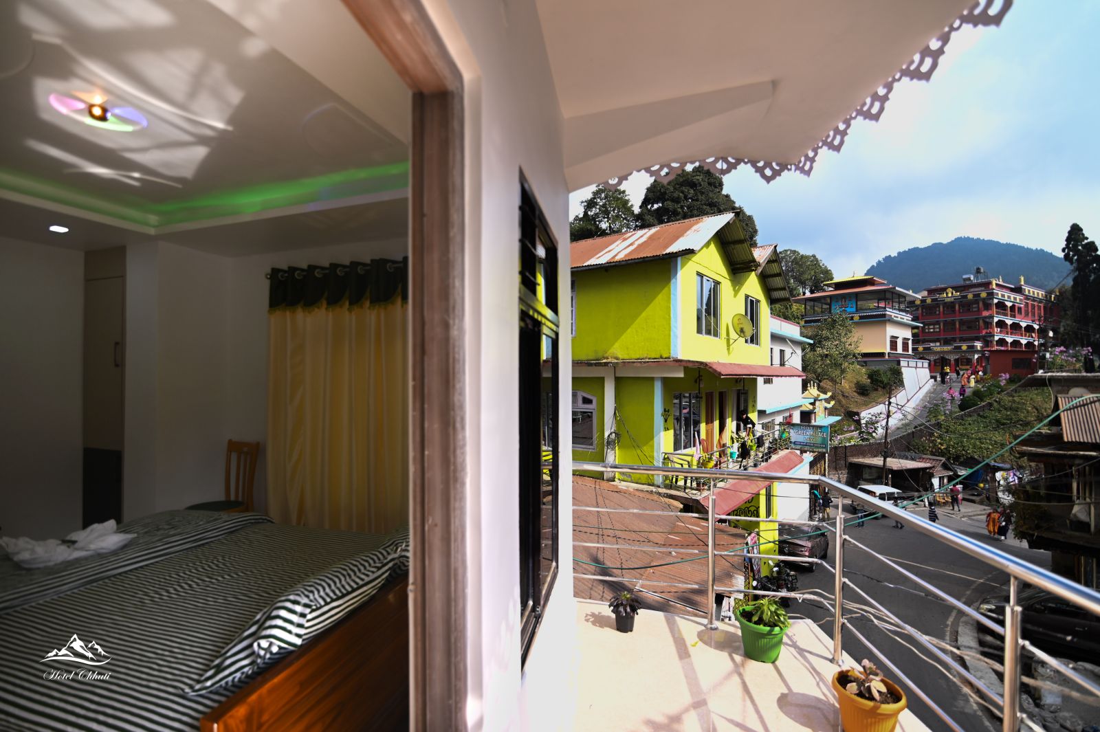 Hotel Chhuti, Lava